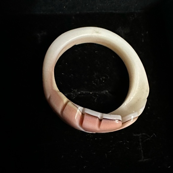 Bohemian Carved Leaf Shell Ring - Picture 5 of 9